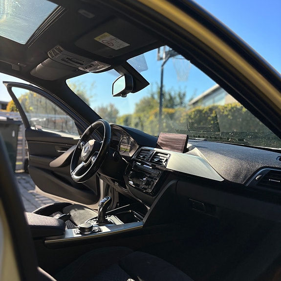 BMW 320d 8 of 15