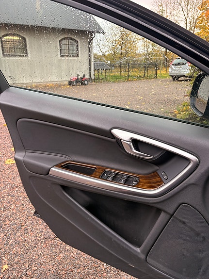 Volvo S60 7 of 9