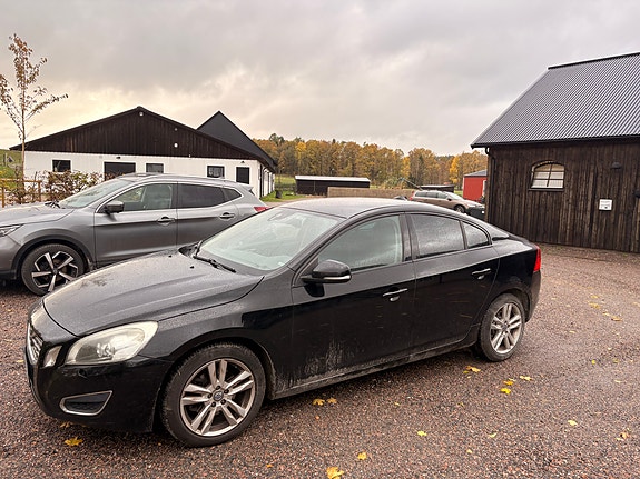 Volvo S60 2 of 9