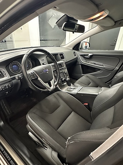 Volvo S60 7 of 9