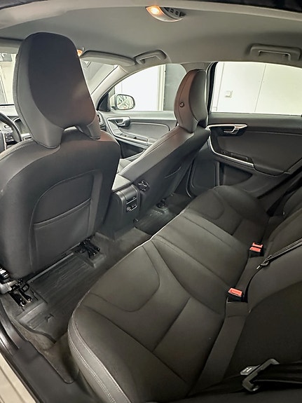 Volvo S60 8 of 9
