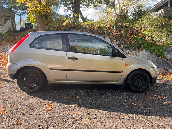 Ford Fiesta 3 of 12
