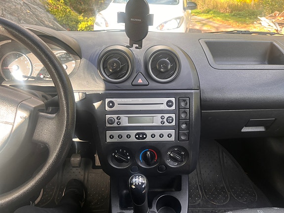 Ford Fiesta 10 of 12