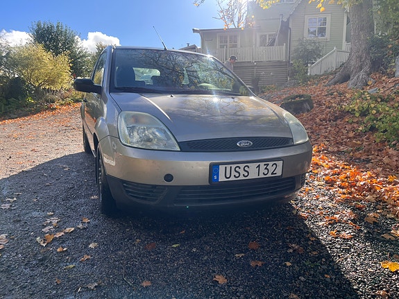 Ford Fiesta 2 of 12