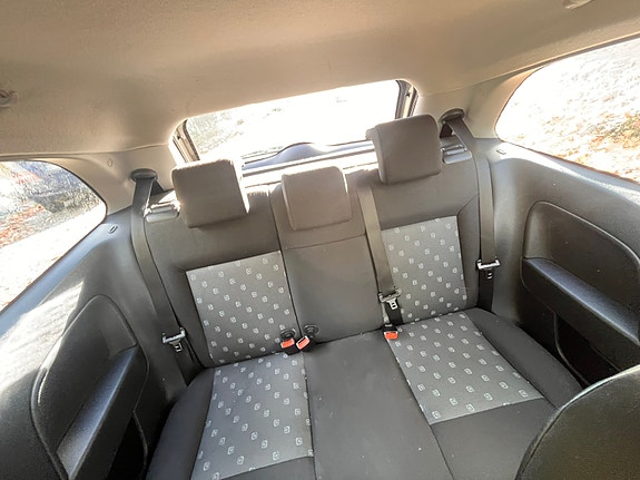 Ford Fiesta 8 of 12