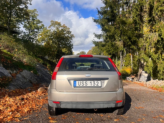 Ford Fiesta 4 of 12