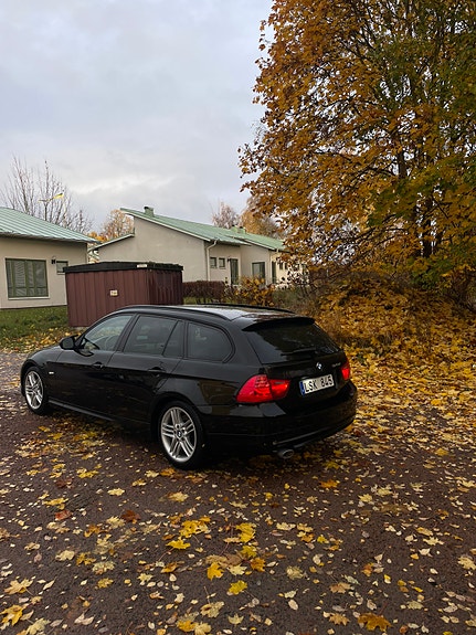 BMW 320d 2 of 8