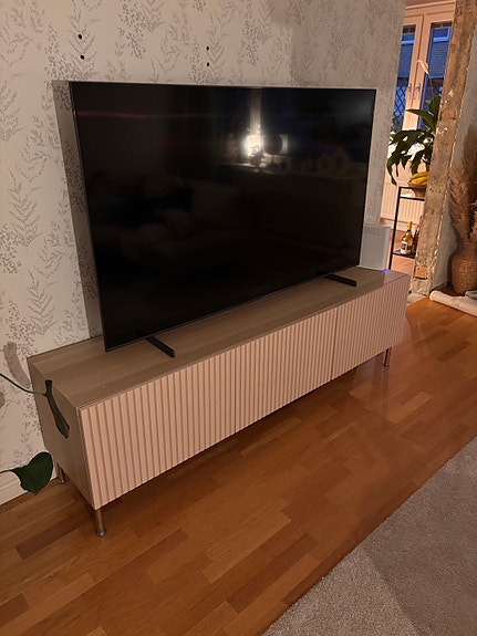 Bestå TV-bänk