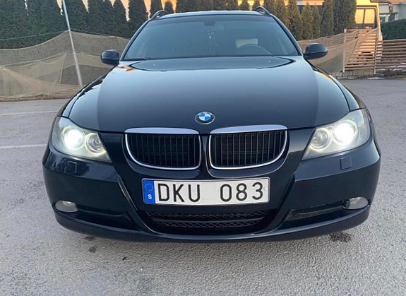 BMW 320d 3 of 12