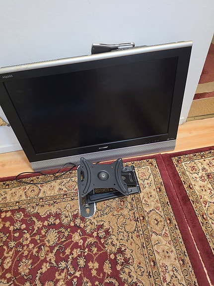Sharp TV inkl. väggfäste (arm)