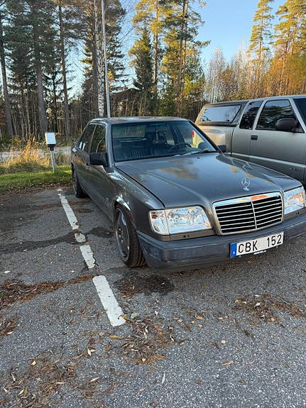 Mercedes-Benz 300 E