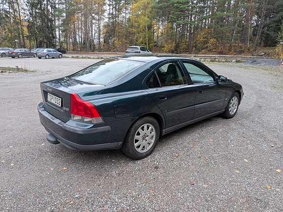 Volvo S60 2 of 7