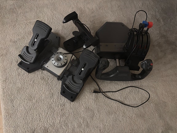 Saitek flygsimulator ratt, pedaler och throttle till PC
