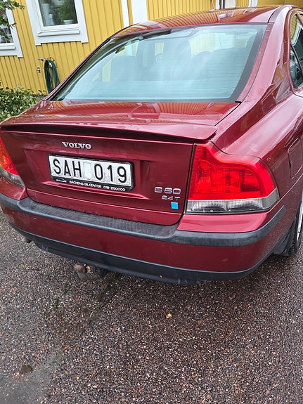 Volvo S60 2 of 6
