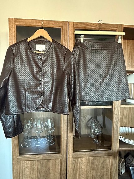 Product image 1 of 10