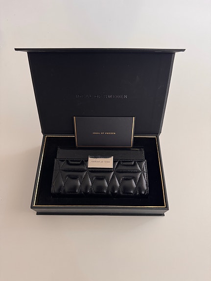 IDEAL OF SWEDEN mobilskal Statement Clutch svart