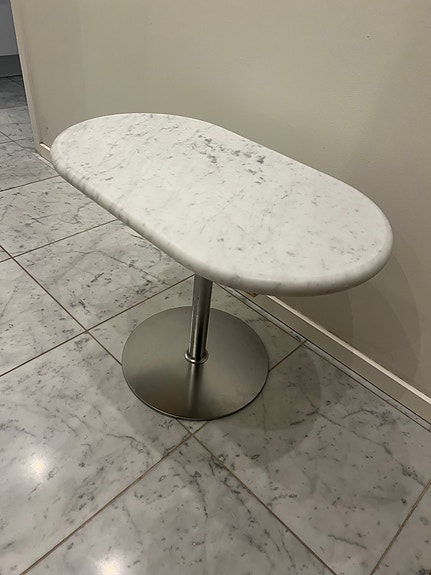 Ovalt soffbord i äkta marmor 70x40 cm – marmorbord