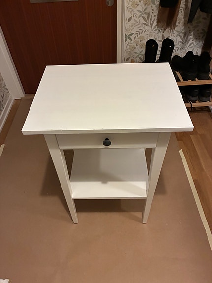Hemnes sängbord från IKEA.