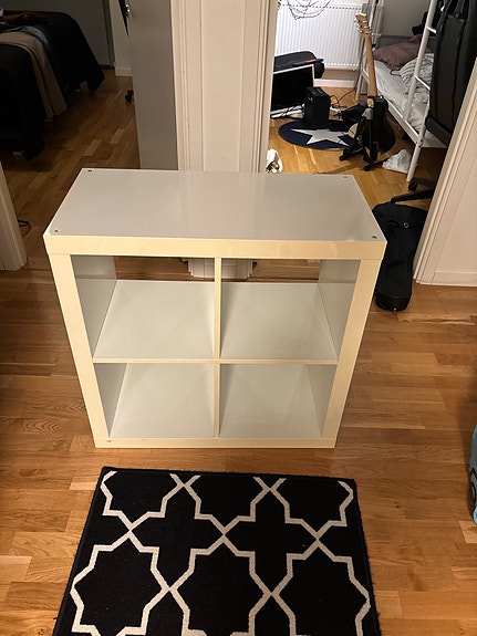 Vit kvadrat hylla från IKEA