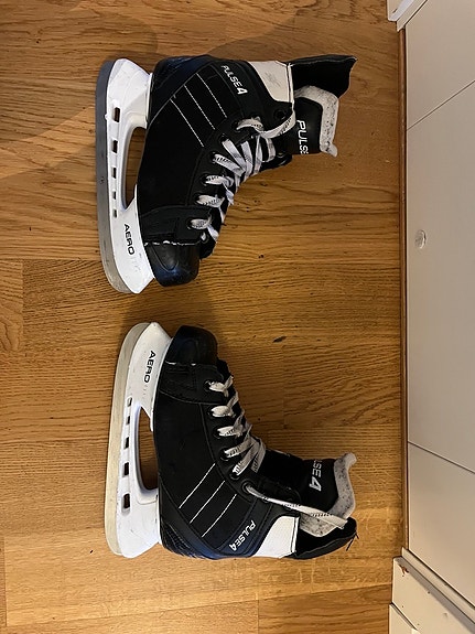 Pulse 4 hockeyskridskor EU 34 svarta och vita