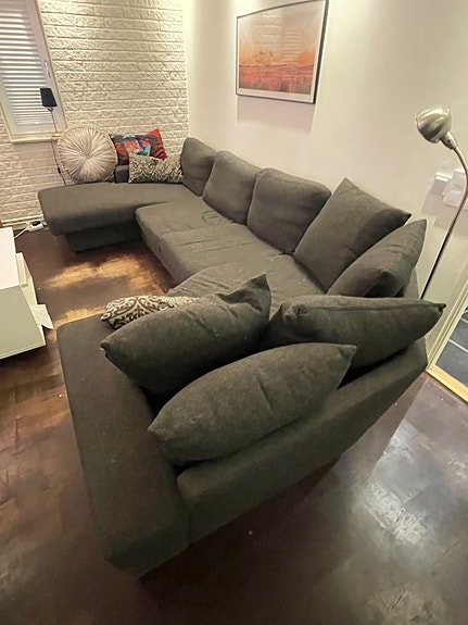 Hörnsoffa med divan bortskänkes
