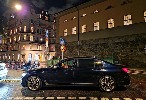 BMW M760Li