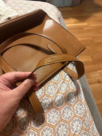 Esprit handväska i fuskläder, brun