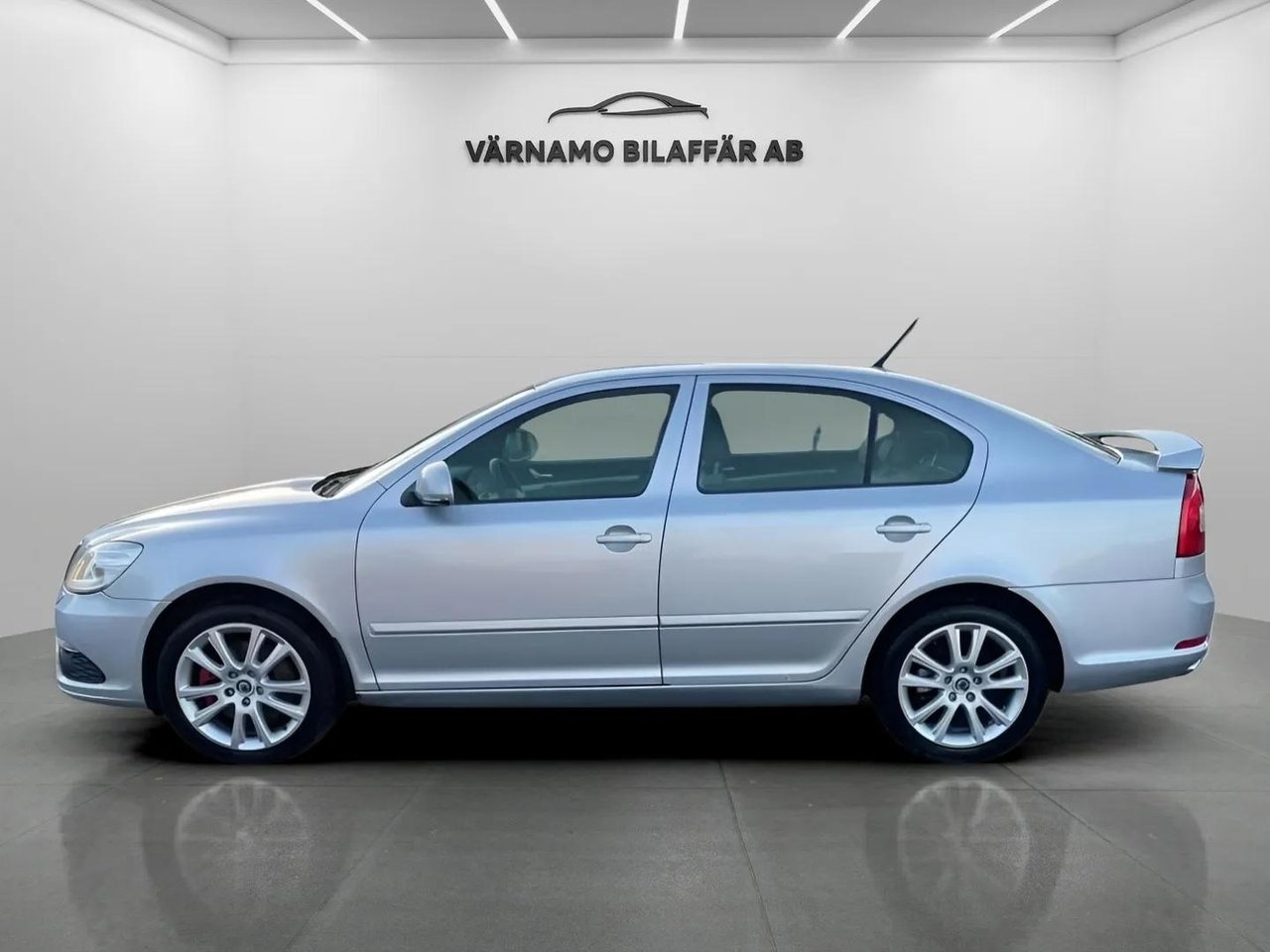 Skoda Octavia 2011, kuva 2/10