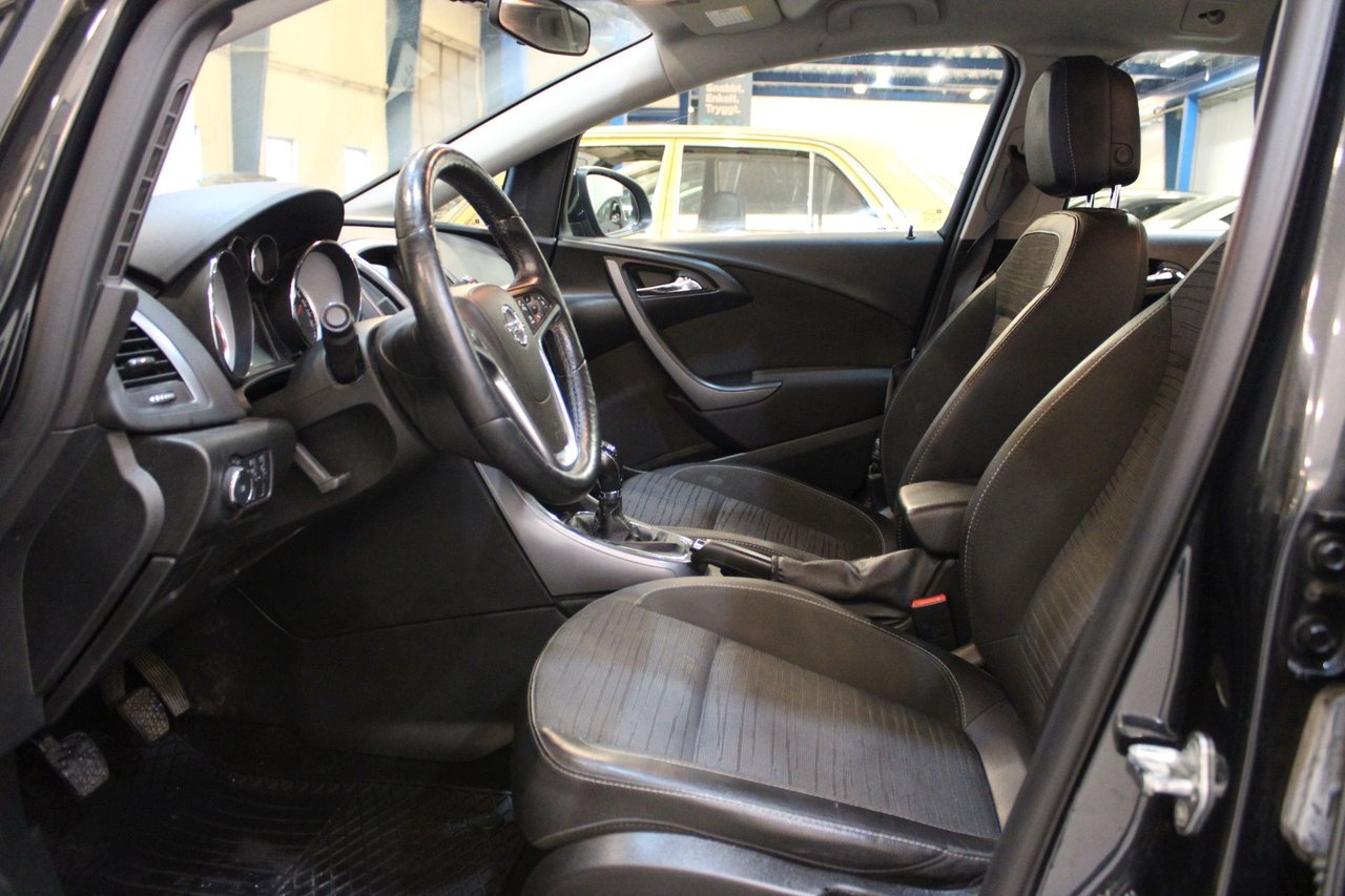 Opel Astra 2015, photo 6/10
