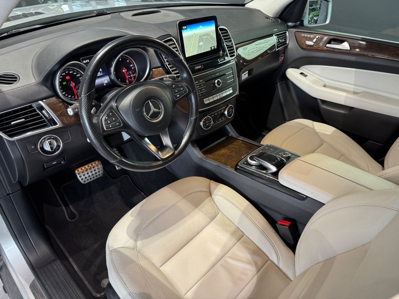 Mercedes-Benz GLS 2016, bild 4/11