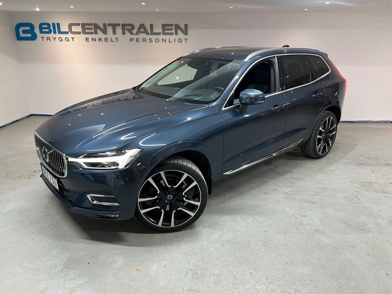 Volvo XC60 2020, photo 2/10