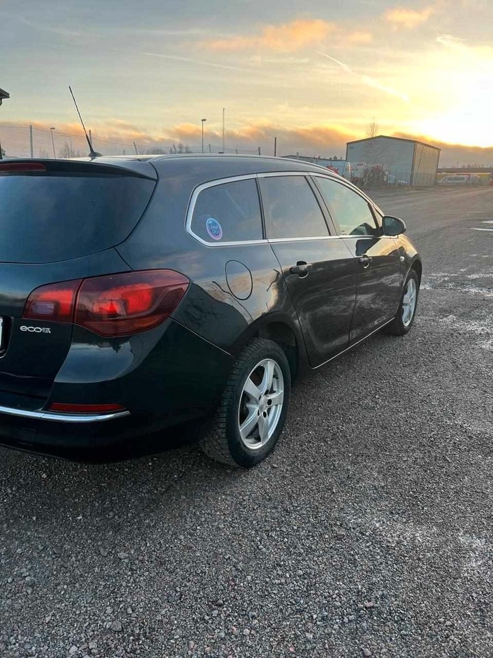 Opel Astra 2013, kuva 5/13