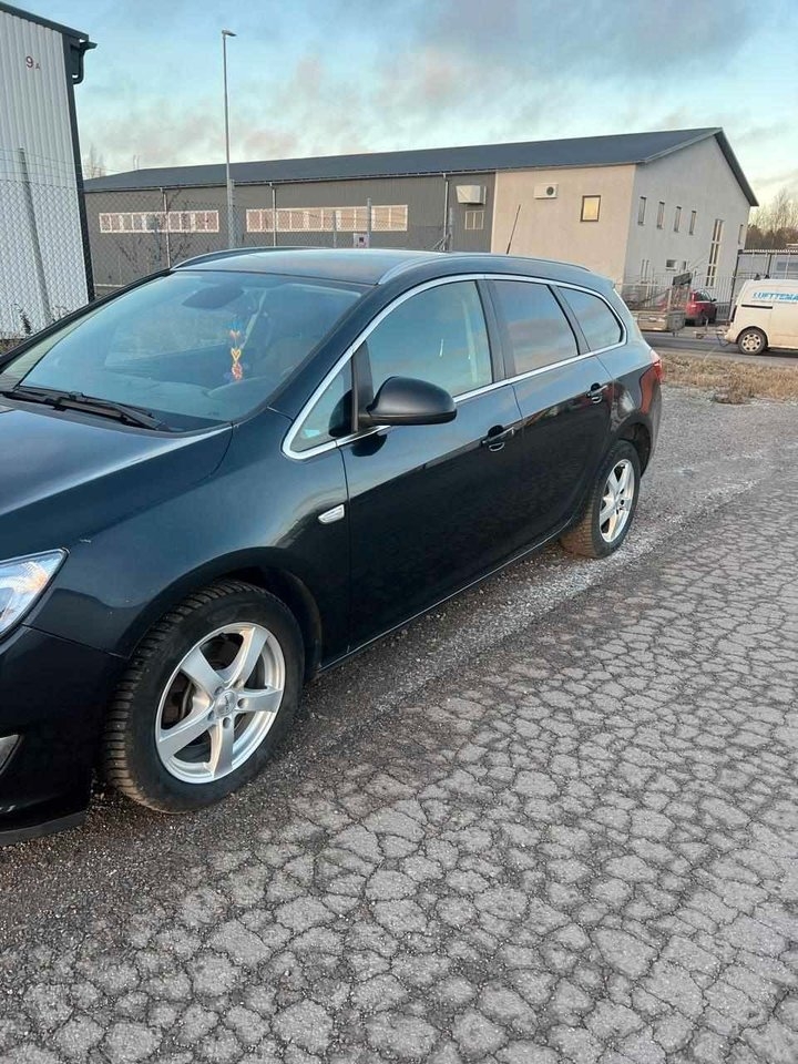 Opel Astra 2013, kuva 3/13