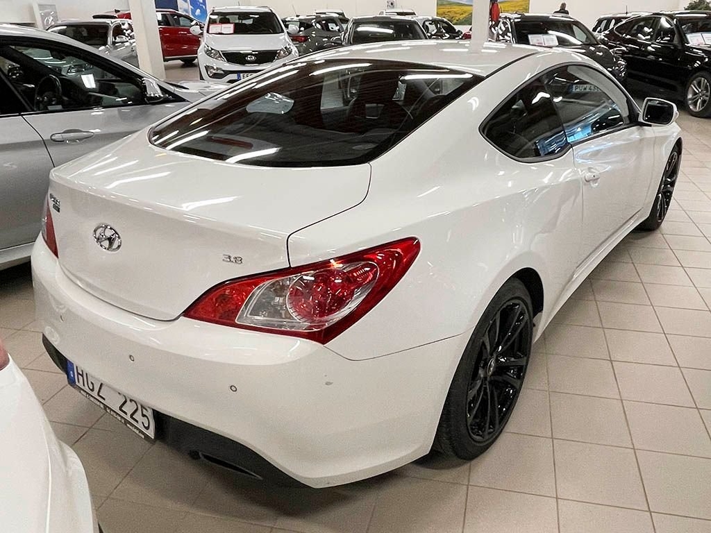 Hyundai Genesis 2011, bild 3/6