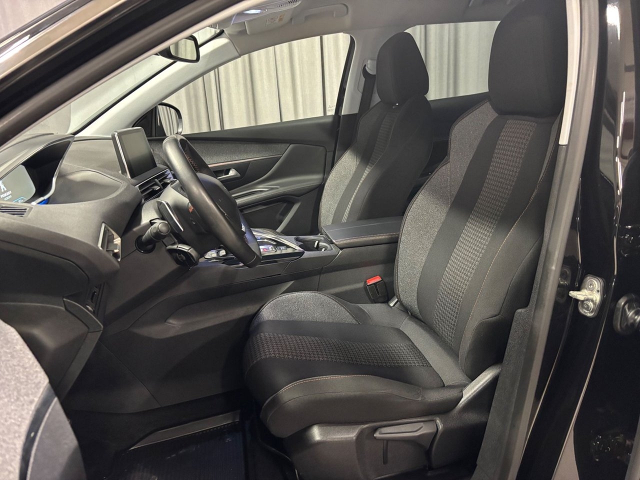 Peugeot 3008 ACTIVE PureTech 130 AUT 2017, bild 6/12