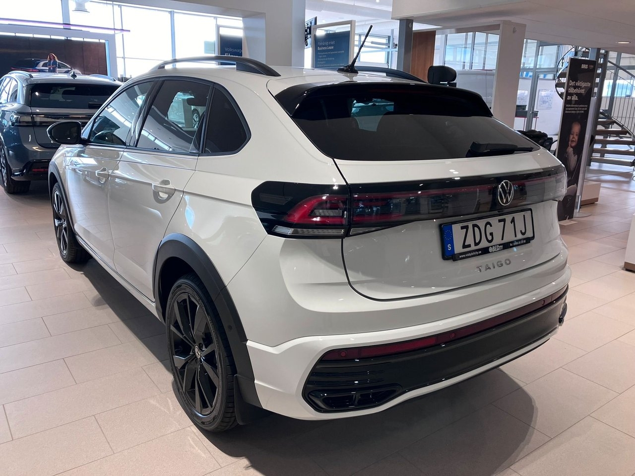 Volkswagen Taigo 1.0 TSI R-Line 2024, bild 2/10