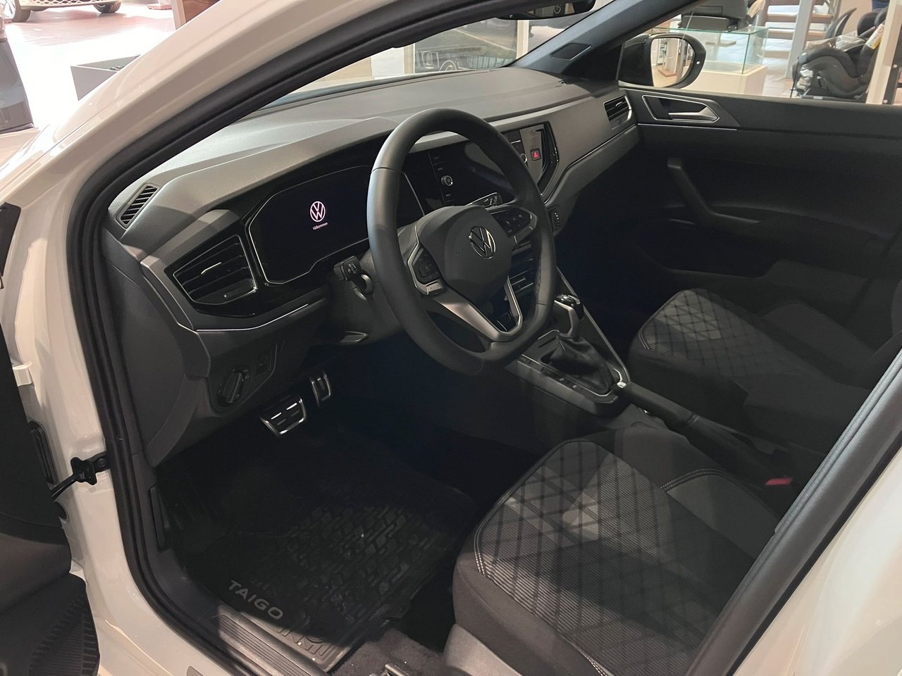 Volkswagen Taigo 1.0 TSI R-Line 2024, bild 7/10