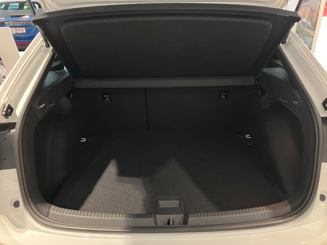 Volkswagen Taigo 1.0 TSI R-Line 2024, bild 4/10