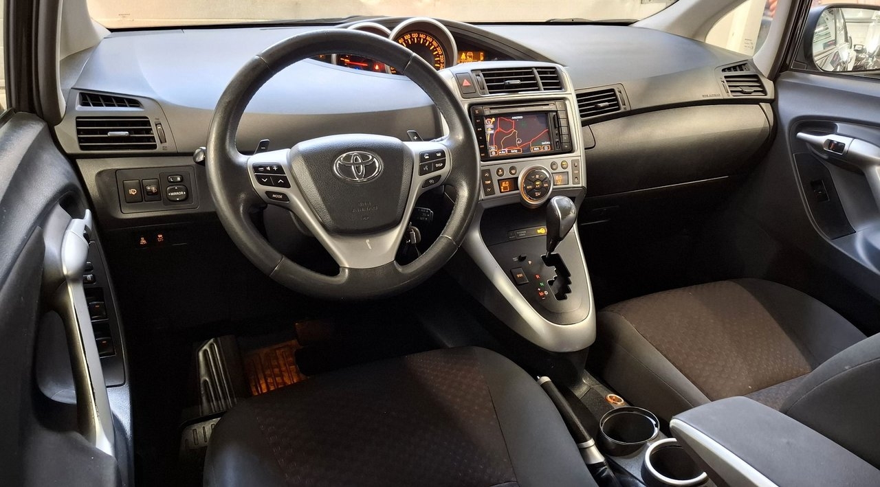 Toyota Verso 2011, bild 2/26