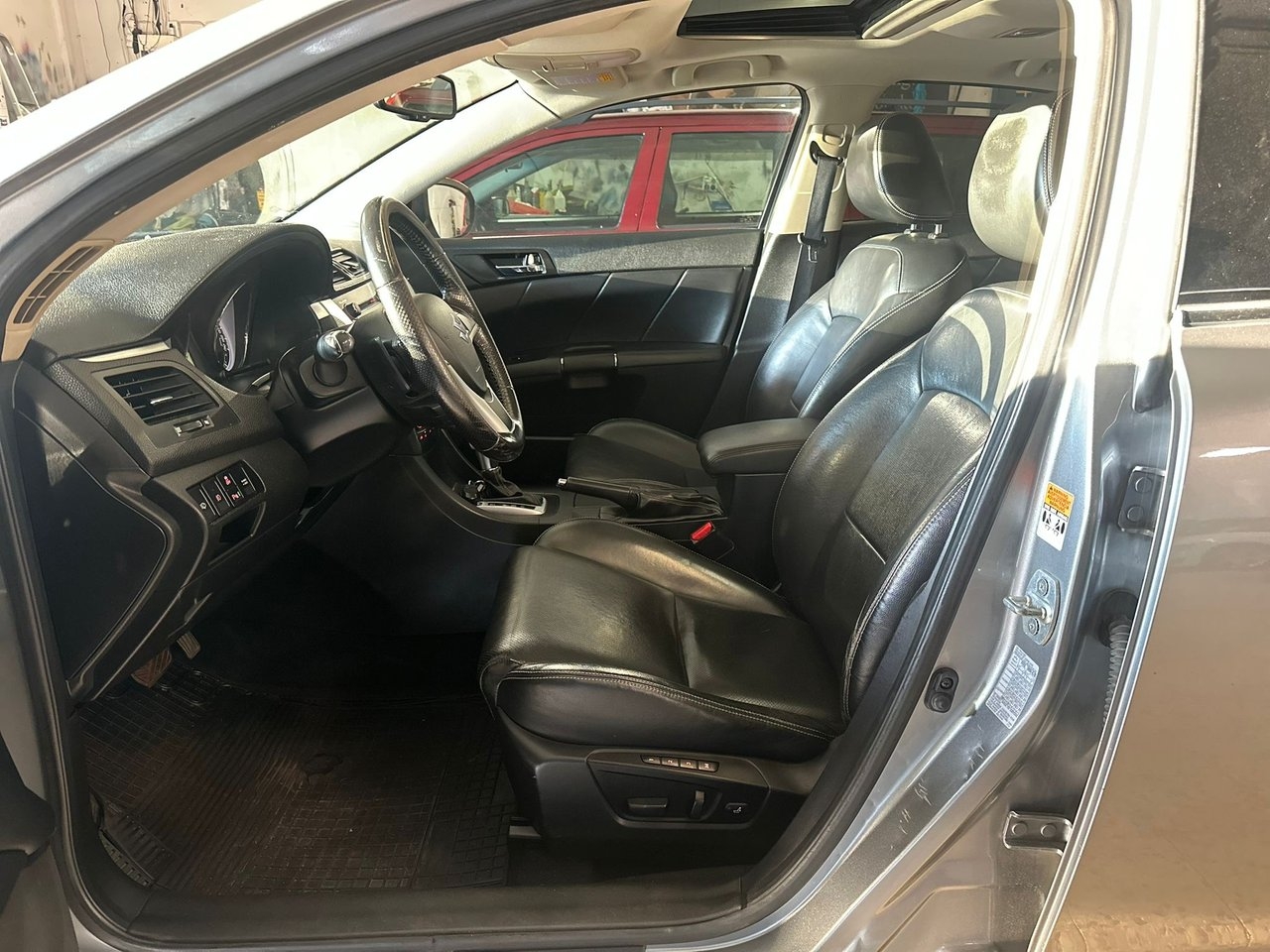 Suzuki Kizashi 2011, bild 7/12