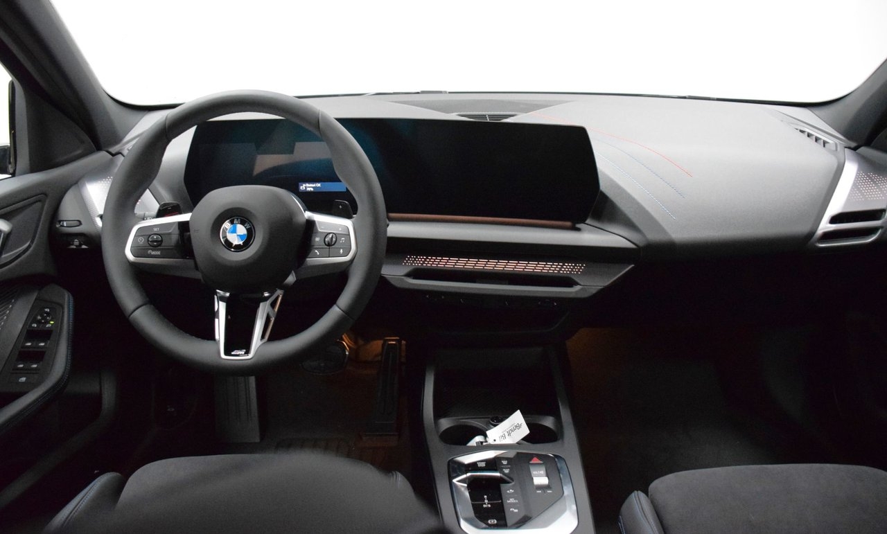 BMW 120 i M Sport 2025, bild 2/21