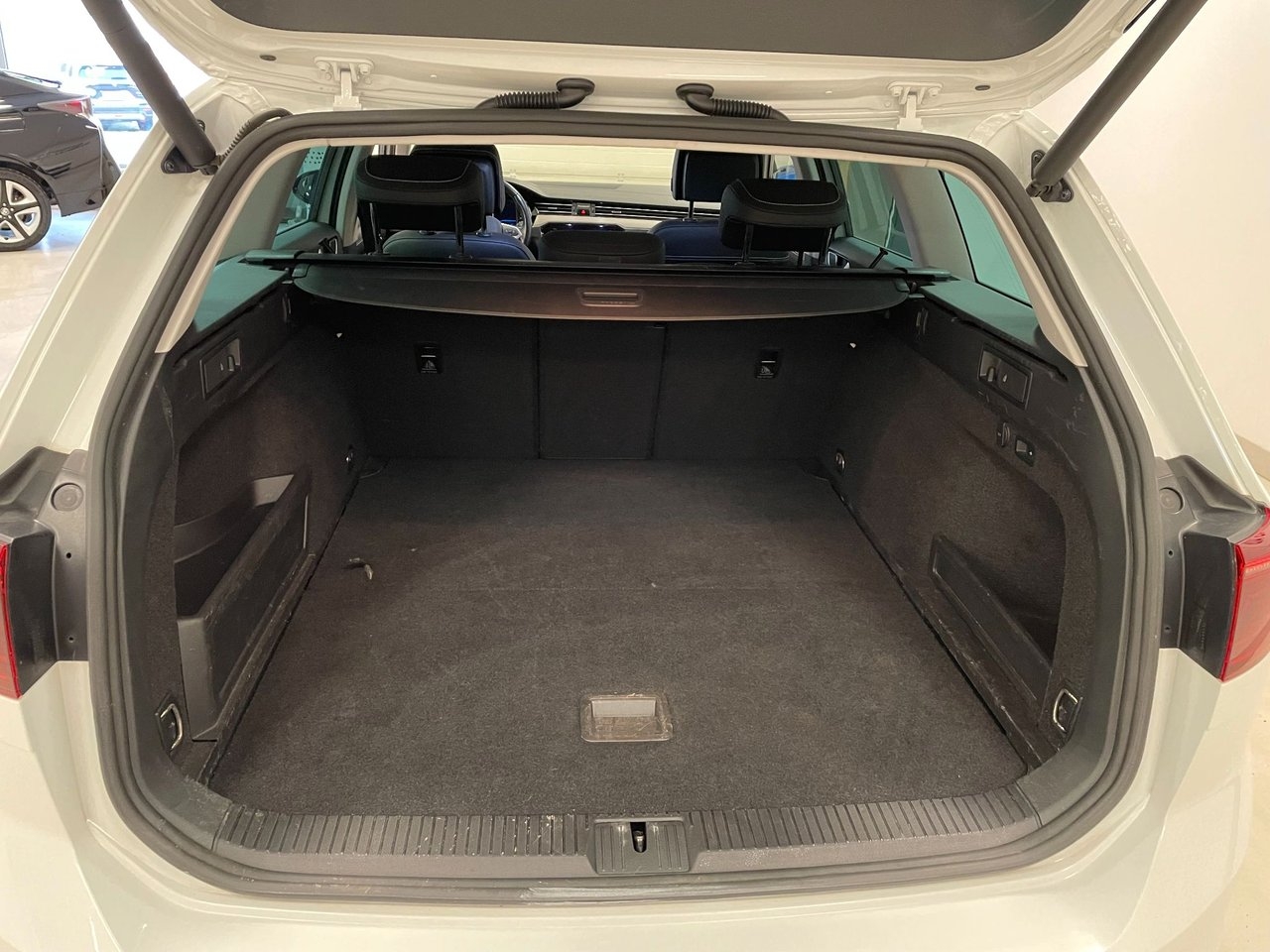 Volkswagen Passat 2021, bild 6/9