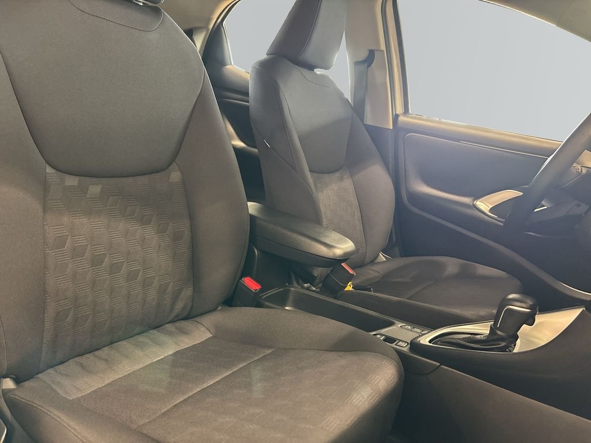 Toyota Yaris 2024, photo 6/10
