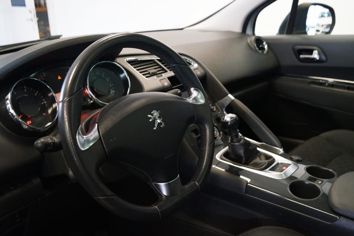 Peugeot 3008 1.2 e-THP Ponorama 2016, kuva 6/10