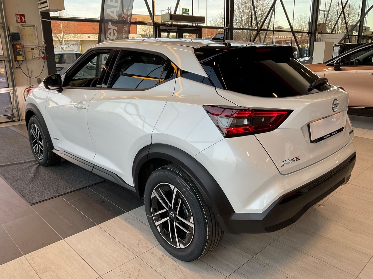 Nissan Juke Hybrid 143HK N-CONNECTA NAV 2025, photo 3/10