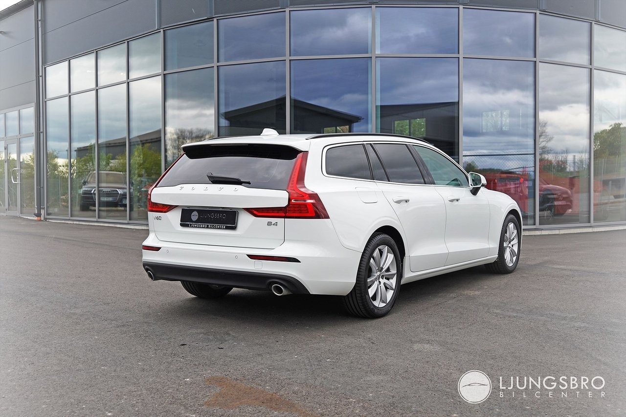 Volvo V60 B4 Momentum 197 hk 2022, bild 2/15