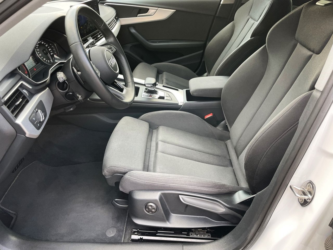 Audi A4 2020, photo 5/5
