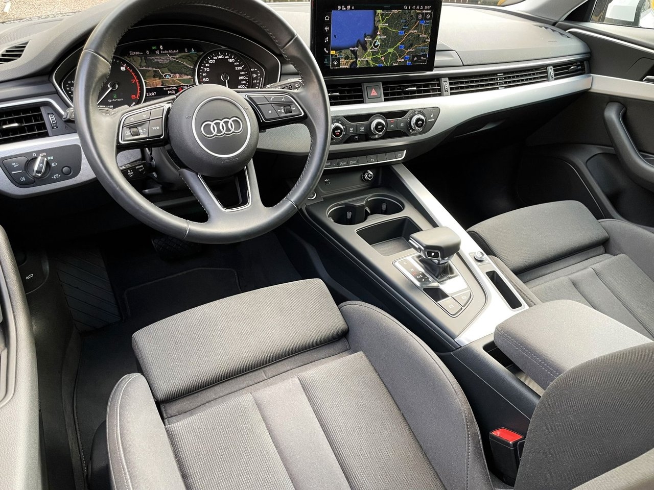 Audi A4 2020, photo 3/5