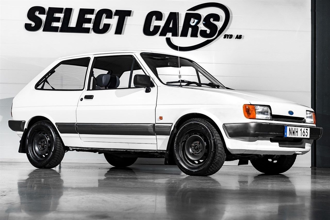 Ford Fiesta 1.4 i Manuell, 71hk 1988, bild 2/26