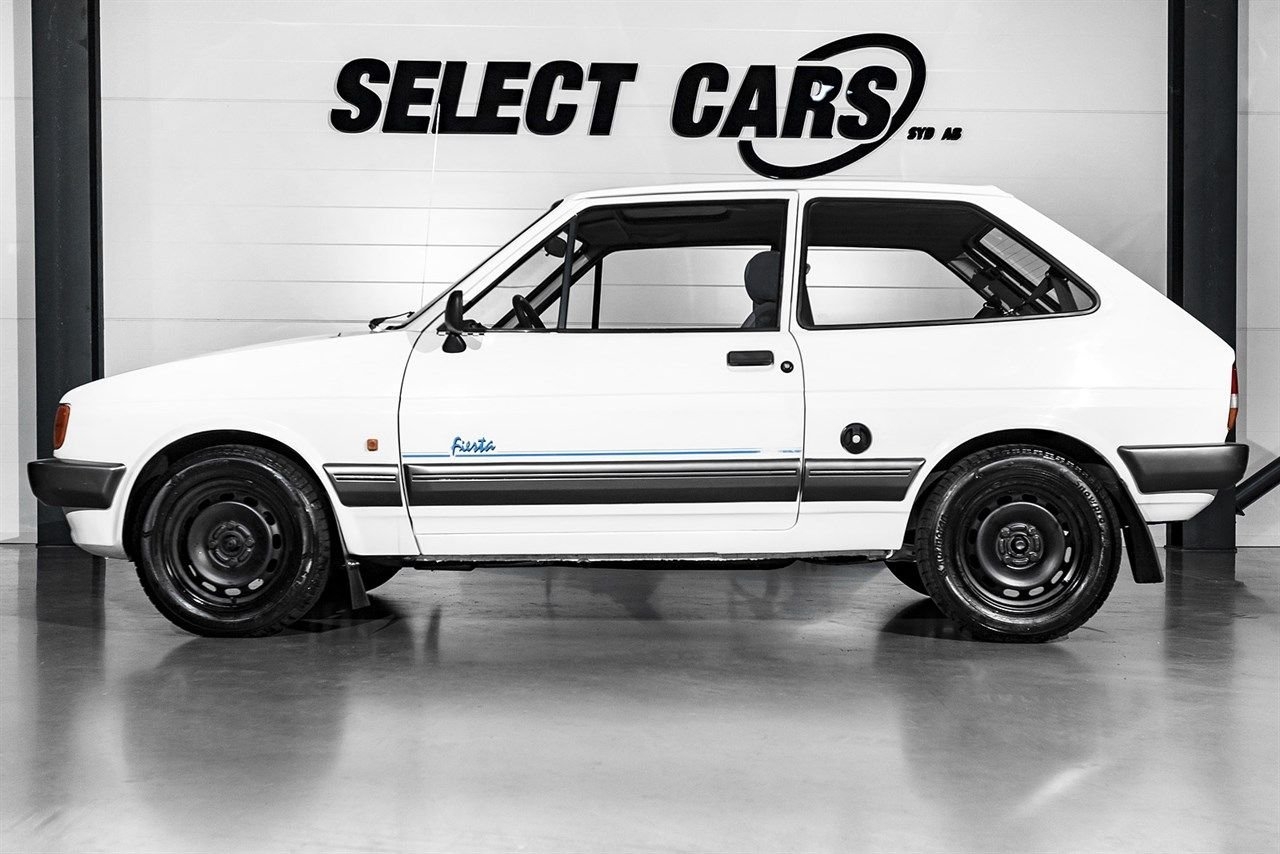 Ford Fiesta 1.4 i Manuell, 71hk 1988, bild 3/26